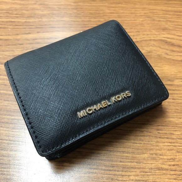 Authentic Michael Kors Wallet - Picture 1 of 7